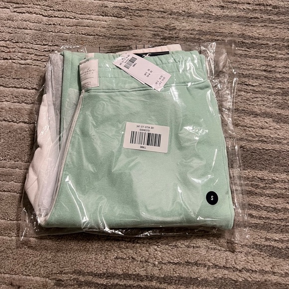 Brand new in packaging. Hollister Ultra High Rise Splice Dad Jogge… - Picture 2 of 4